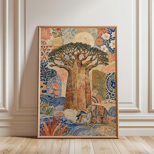 Puede incluir: Una impresión de arte mural rectangular que presenta un gran baobab central bajo una luna pálida. La composición es un collage de patrones intrincados en azul, oro, rojo y verde. Un pequeño elefante con una manta estampada se encuentra en la base.