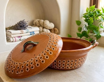Large Puntos Capula Cazuela with Lid | Barro Mexican Clay Pot | Handmade Cooking Pot