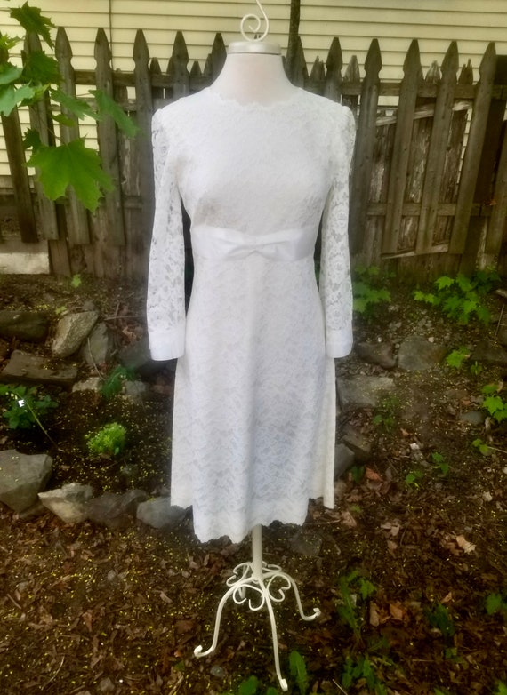 Vintage 1960s Short Ivory Lace Wedding Dress- Mod Mini-dress