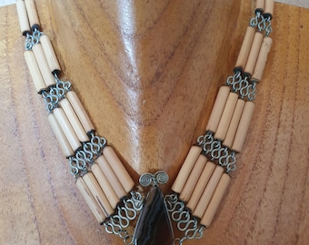 Vintage Ethnic Choker Necklace with Bamboo Beads and Agate Cabochon (VTG)