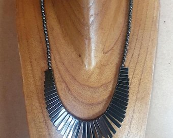 Elegante collar babero de cuentas de hematita vintage VTG Simple Elegante Antiguo Collar de hematita gris oscuro