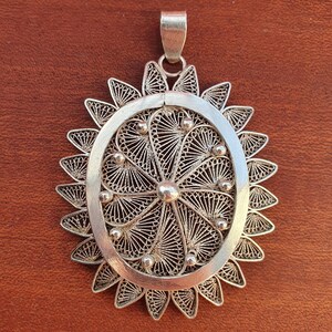 Pendentif Ancien En Argent - Forme Originale - Occasion - Sans Marque