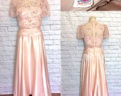 1980s does 30s Satin Peach Lace Party Prom Dress Full Length cummerbund drop waist Flutter Sleeve size Medium