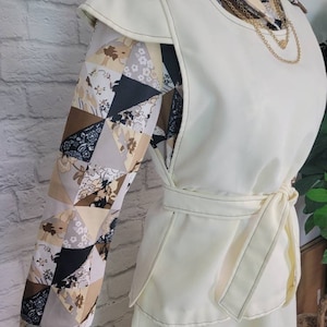 Robe années 70 - Débardeur à mancherons ivoire avec patchwork - Corsage à imprimé matelassé marron. craftcore