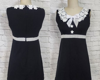 60s/70s Babydoll Dress Black white empire mini sleevless lace collar