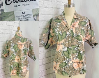 Blus med knappar framtill, 80-talsblus, armbågsärmar, hawaiianskt djurtryck, hawaiianskt persikgrönt, flerfärgad, safaristorlek, stor, vintage retroblus