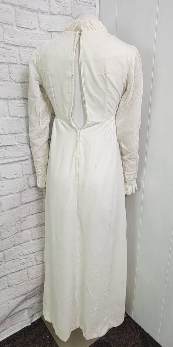 60s ivory Velvet Regency Style wedding Dress deta… - image 5