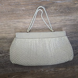 Bolso de mano de malla de marfil de los años 50 y 60, monedero con eslabones de cadena de malla metálica, Whiting and Davis