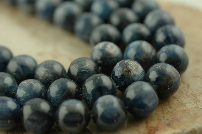 Ocean Designer Jewelry Making Craft Supplies Nautical Dark Blue Kyanite : Gorgeous AAA-Grade Natural Round 12.5mm 6 Beads Sparkling