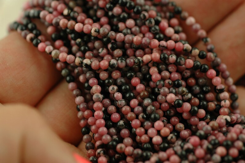Rhodonite: Chiné rose et noir de minuscule pierres précieuses perles rondes / 2mm / alimentations naturelles, Boho, artisanat, fabrication de bijoux artisanat / pierres semi-précieuses image 4