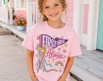 Erste Klasse Vibes Shirt, personalisierte Zurück zu Schule T-Shirt, Benutzerdefinierte Kinder Erster Schultag T-Shirt, Mädchen Outfit