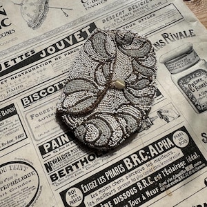 Borsa da sera Art Déco antica degli anni '20 con perline di vetro / Borsa flapper con bordo smerlato / Bottone MP