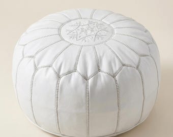 Funda de puf otomano de cuero marroquí blanco, taburete redondo bordado hecho a mano, cojín de suelo de cuero estilo boho, puf reposapiés de cuero sin relleno.