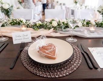 Segnaposto personalizzati a forma di cuore in pan di zenzero, bomboniere per matrimoni, battesimi e compleanni, targhette con i nomi e segnaposto realizzati in pan di zenzero.