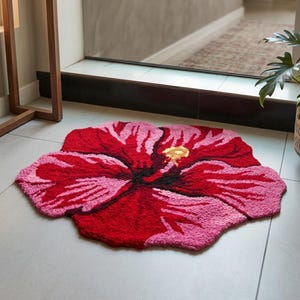 Hibiscus Flower Rug Aesthetic Bathroom Mat, Pink Red Floral Tufted Rug, Cute Flower Bath Mat, Non Slip Floor Carpet, Tropical Room Decor