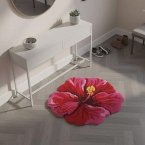 Hibiscus Flower Rug Aesthetic Bathroom Mat, Pink Red Floral Tufted Rug, Cute Flower Bath Mat, Non Slip Floor Carpet, Tropical Room Decor