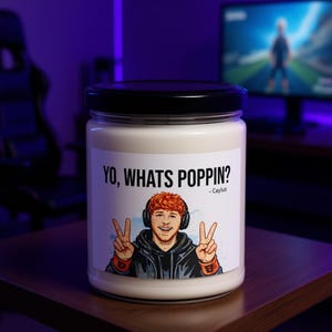 Caylus „Yo Whats Poppin“-Meme-Kerze, Roblox-Gamer, Deko fürs Studentenwohnheim, 340 g Duftkerze Bild 1