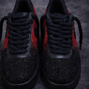 Hand individuelle Nike Air Force 1 Sneakers - Red Glitter Fade, Statement Streetwear Bild 2