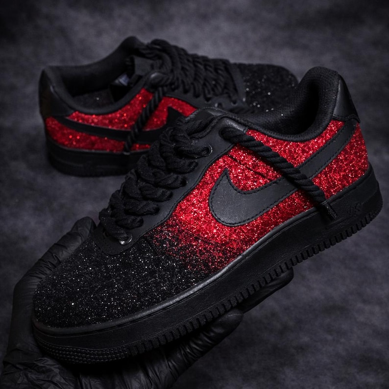 Hand individuelle Nike Air Force 1 Sneakers - Red Glitter Fade, Statement Streetwear Bild 3