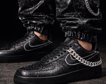Benutzerdefinierte schwarze Glitter Air Force Sneakers mit kubanischer Kette Luxus Streetwear Geschenk für Sneakerheads