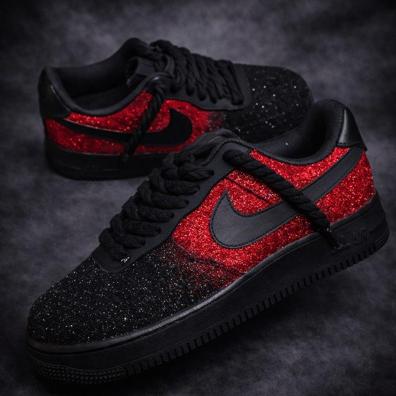 Hand individuelle Nike Air Force 1 Sneakers - Red Glitter Fade, Statement Streetwear Bild 1