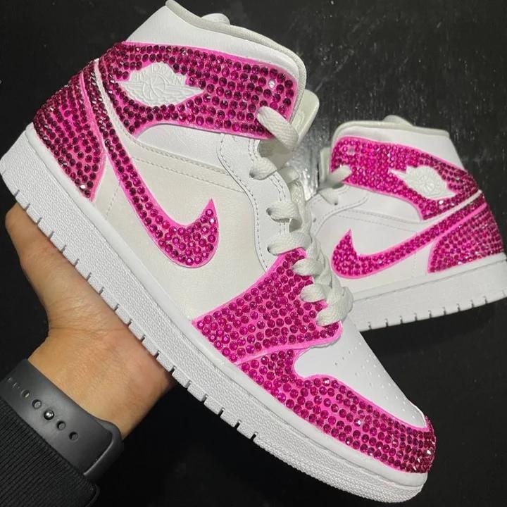 Zapatillas Air Jordan 1 Mid rosas personalizadas con pedrerÃa / Zapatillas Nike brillantes / Regalo para ella / Jordans de cristal