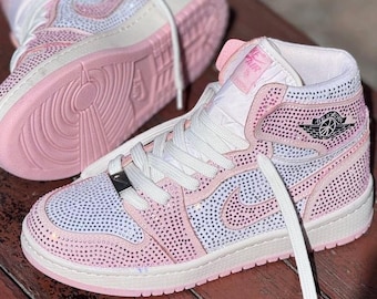 Zapatillas Air Jordan 1 de caña alta personalizadas en rosa y blanco con pedrería / Lujo / Regalo para ella