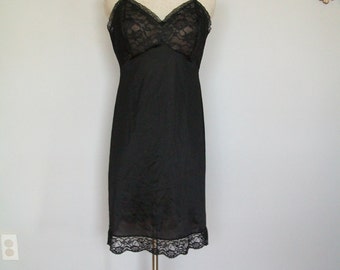 Sale Vintage Vanity Fair Black lace and Nylon Slip (( Size Medium))