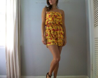 Sale 50’s Hawaiian Tiki Romper- Mid century- ruffles and strapless (( Size extra Small to Small)