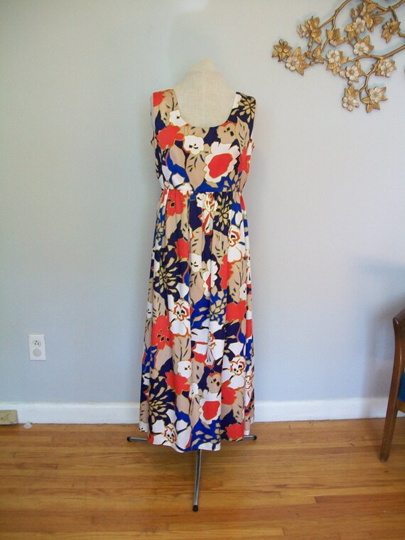 Sale 1960s Floral Sleeveless Dress- Swirly skirt- 