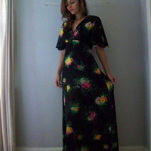 Sale 70's Bohemian Floral Maxi Dress (( Size Small to Medium 4-6 ))