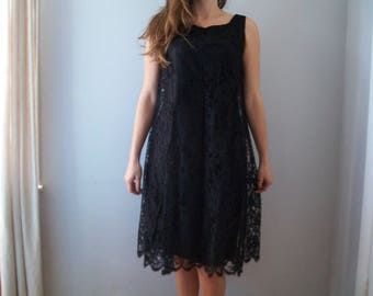 Sale 1950's Wiggle Cocktail dress- Swing Dress-Black Lace- Back bow (( Size Small 2-4))