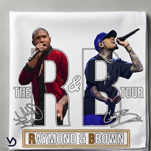 Puede incluir: Tela cuadrada blanca con dos cantantes sosteniendo micr&oacute;fonos. Se muestra el texto "R&B TOUR", junto con los nombres "Raymond & Brown" en un marco dorado. Los cantantes est&aacute;n colocados a ambos lados de las letras grandes "R & B".
