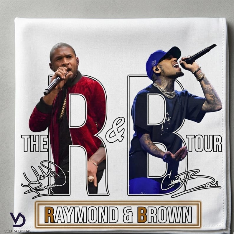 Puede incluir: Tela cuadrada blanca con dos cantantes sosteniendo micr&oacute;fonos. Se muestra el texto "R&B TOUR", junto con los nombres "Raymond & Brown" en un marco dorado. Los cantantes est&aacute;n colocados a ambos lados de las letras grandes "R & B".