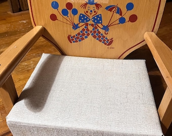 Silla elevadora de madera vintage de los años 50 para niños pequeños con diseño de payaso, marca Irmi.