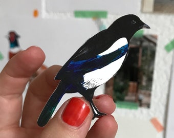 Magpie bird brooch