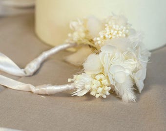 Ramillete de flores secas color beige marfil con flores preservadas para damas de honor.