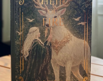 "A Herdeira do Fogo", de Sarah J. Mass., da série "Trono de Vidro".