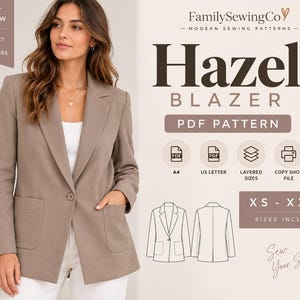 Op de afbeelding: Een taupekleurige blazer met een enkele knoopsluiting en twee voorzakken. De afbeelding toont de tekst FamilySewingCo Hazel Blazer PDF Pattern, inclusief iconen voor A4, US Letter, gelaagde maten en copy shop bestand, plus maten XS-XXXL.