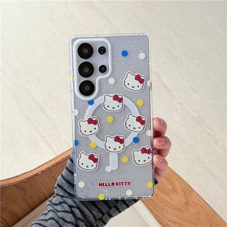K&ouml;nnte beinhalten: Ein Set aus drei Keramikbechern mit gesprenkelter, matter Oberfl&auml;che. Die Becher sind in den Farbt&ouml;nen Creme, Hellgrau und Dunkelgrau gehalten. Jeder Becher hat ein schlichtes, minimalistisches Design und einen abgerundeten Henkel.