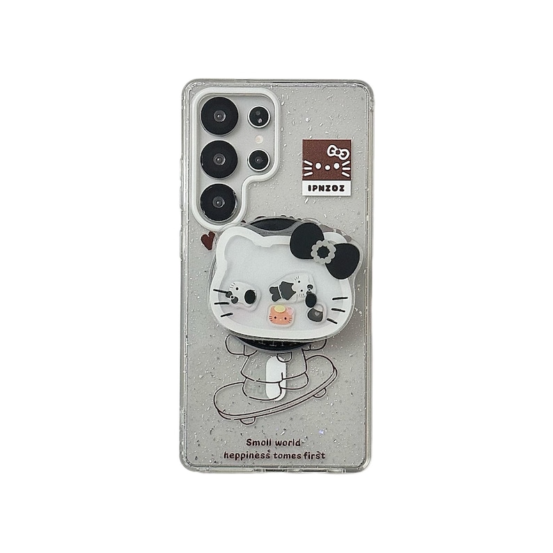 Puede incluir: Una funda transparente para tel&eacute;fono con un fondo brillante que presenta un dise&ntilde;o de Hello Kitty blanco sobre una patineta. El dise&ntilde;o incluye un lazo negro y el texto "Small world, happiness tomes first". La funda tambi&eacute;n tiene un peque&ntilde;o logotipo y el texto "IPHZOI".