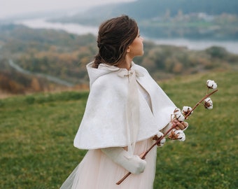 Capa nupcial de lana con capucha y lazo de terciopelo, capa de lana de fieltro, capelet nupcial con capucha, encogimiento de hombros de boda de otoño, capa de boda