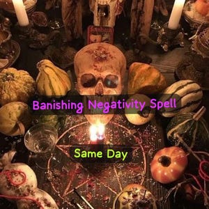 Könnte beinhalten: Ein Arrangement mit einem Totenkopf, Kürbissen, Kerzen und Ritualgegenständen. Der Text "Banishing Negativity Spell" und "Same Day" ist sichtbar. Die Szene ist dunkel und mystisch, beleuchtet von Kerzen.