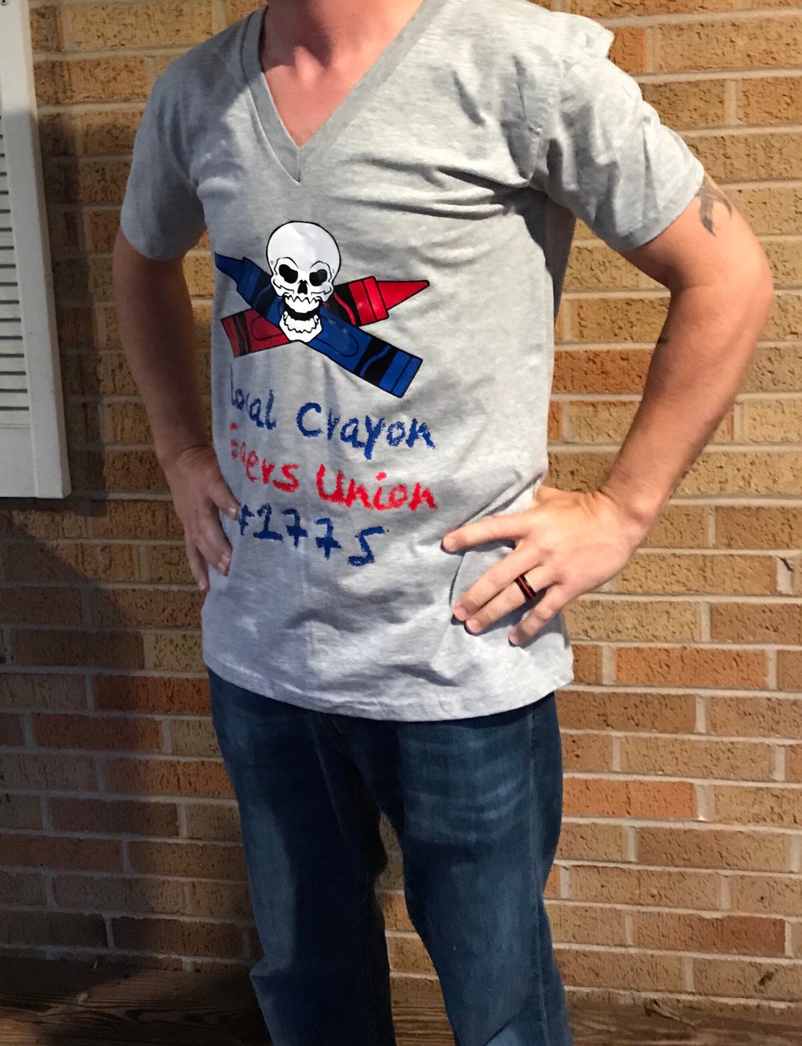 Marine Crayon Eater tshirt crayons bleus et rouges Etsy