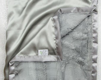 Jeté en argent, minky argenté, minky de taille adulte, couverture surdimensionnée, grand minky, cadeau de Noël, couverture argentée, minky en satin, cadeau pour femme