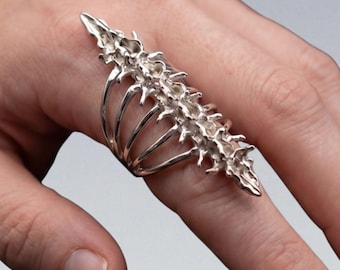 Cyberpunk Spine Ribcage Ring — Gothic Skeleton Vertebrae Statement Jewelry