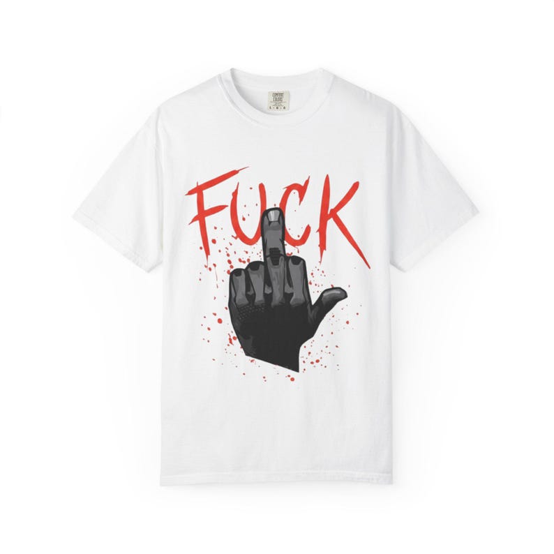 Cyberpunk 2077 V Mittelfinger Illustration Ficken T-Shirt | Bold Red Script, Grafik Punk T-Shirt Bild 3