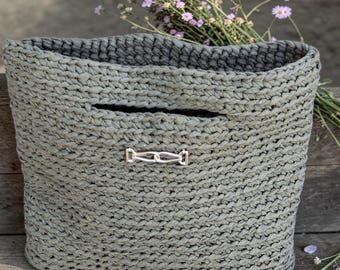 Handmade crocheted green tote bag with a beautiful buckle on the front and a magnetic closure. 35x32 cm/30.5 x 30 inches.