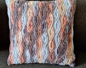 Pinky Waves decorative cushion has arrived! Stunning hand-crocheted pattern and colors. 50x50 cm/19.5 x 19.5 inches. Wool and acrylic blend.