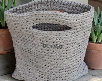 Handmade beige tote bag with a beautiful buckle on the front and megnetic closure. For a variety of purposes. 29 x 34 cm/11 x 13 inches.